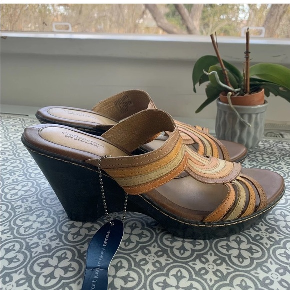 Brand New Croft and Barrow Leather Wedge Sandals - Picture 2 of 8